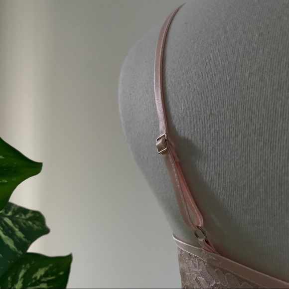 TOPSHOP Blush Lace Cami - Picture 6 of 7